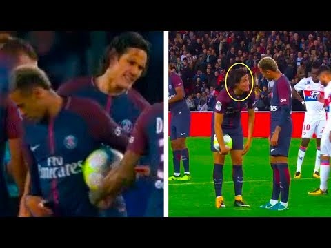بالفيديو  شجار بين نيمار وكافاني على من ينفذ ضربة حرة