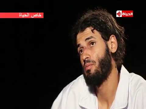 شاهد الإرهابي الأجنبي عن قتل رجال الشرطة الدين بيقول حلال