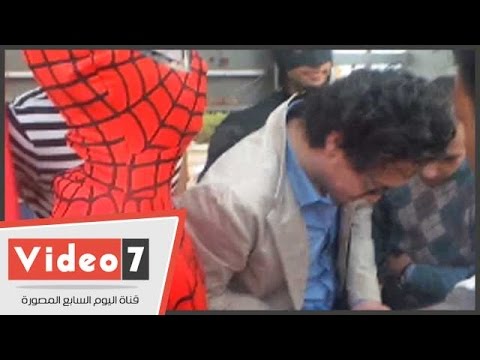 إسلام جاويش يوقع كتابه الورقة