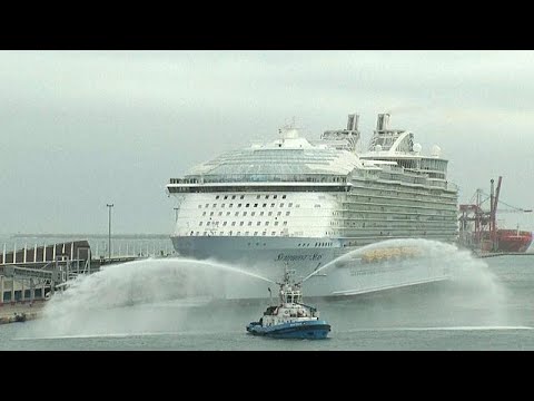 شاهد أكبر سفينة سياحية تدشن أولى رحلاتها