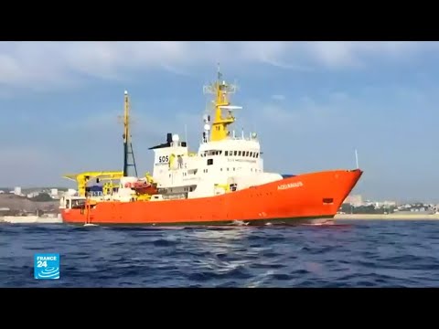 شاهد سفينة أكواريوس للمهاجرين ترسو أخيرا في مالطا