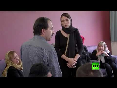 شاهد رئيسة وزراء نيوزيلاندا تتحجب احترامًا لضحايا مجزرة المسجدين