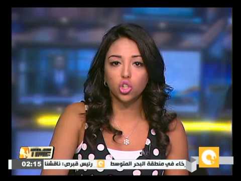 شاهد البحرية الأميريكية تراقب محيط موقع سفينة شحن احتجزتها إيران