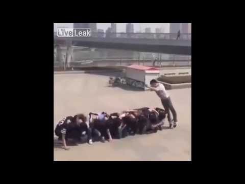 بالفيديو شاب يتحدى الجاذبية الأرضية بقفزة من الخيال