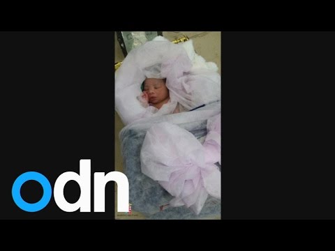 بالفيديو أفريقية تضع مولودتها على متن سفينة تابعة للبحرية الإيطالية