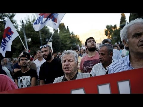 بالفيديو مظاهرة مناهضة للإجراءات التقشفية وسط أثينا