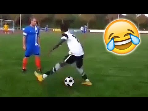 بالفيديو مقطع طريف يرصد أجواء كرة الشوارع