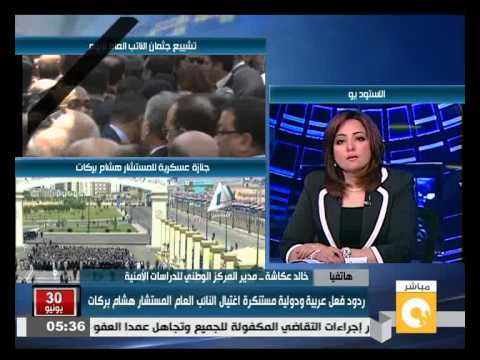 شاهد عكاشة يشرح إشارة مرسي داخل قفص الاتهام