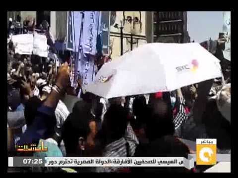 شاهد لافتات أمام نقابة الصحافيين تندد بقانون الخدمة المدنية