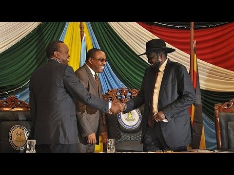 شاهد رئيس جنوب السودان يوقع اتفاق سلام لينهي حربًا أهلية