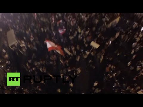 شاهد طائرة من دون طيار تصور الاحتجاجات الليلية في بيروت