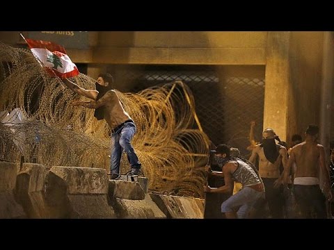 شاهد مظاهرات في لبنان للمطالبة بإيجاد حل جذري لأزمة النفايات