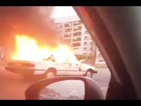 شاهد احتراق سيارة في طريق الملك عبد العزيز