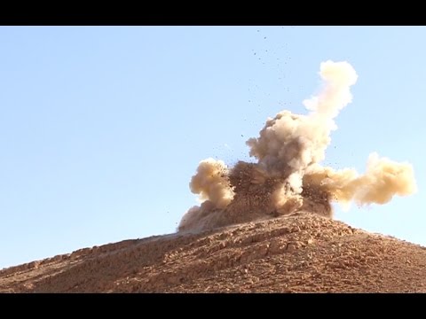 شاهد داعش يدمّر معبد بل الأثري في تدمر