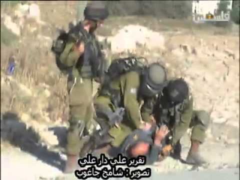 شاهد اعتداء قوات الاحتلال علي مواطن فلسطيني