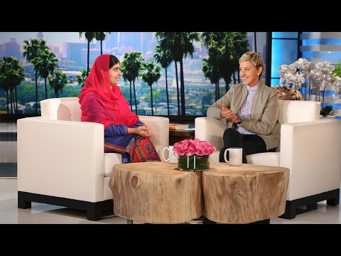 شاهد هيلارى كلينتون المرشحة لرئاسة أميركا ترقص على الهواء