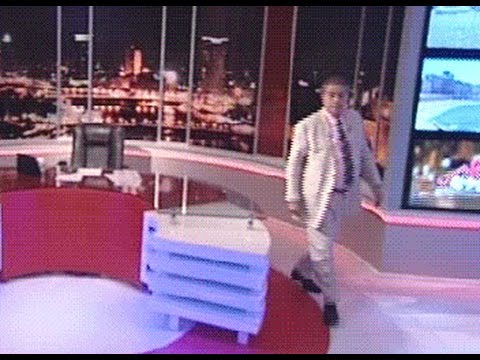 توفيق عكاشة يغادر الأستوديو على الهواء