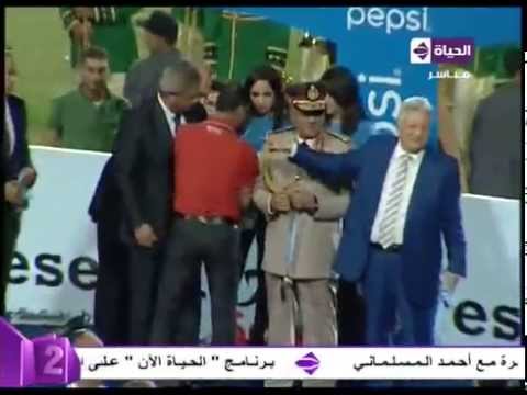 شاهد علاء عبد الصادق يرفض مصافحة مرتضى منصور