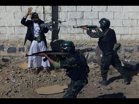 شاهد قوة مختصة بمكافحة الإرهاب من التحالف العربي تصل مطار عدن
