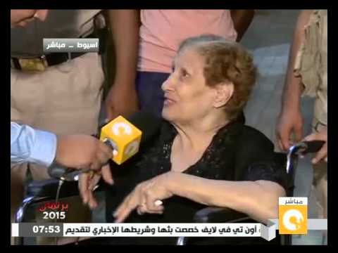 لقاء مع إحدى السيدات أثناء مشاركتها في العملية الانتخابية