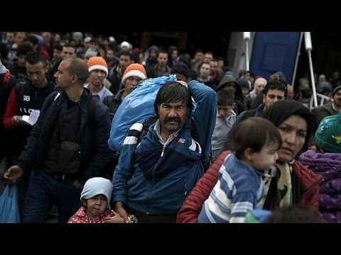 لاجئون يحاولون اجتياز سياج حدود سلوفينيا والنمسا