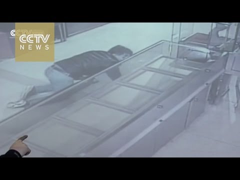 مهر صينية يدفع عريسها لسرقة محل مجوهرات