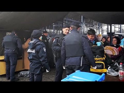 شاهد ميركل تحذر من غلق حدود ألمانيا أمام اللاجئين