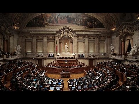 شاهد حكومة بِيتْرُو باسُوشْ كوهيلو اليمينية تسقط في البرتغال
