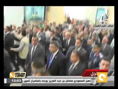 الرئيس السيسي يتعهد بمواجهة التطرف بكل صرامة