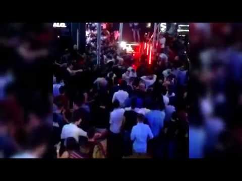 بالفيديو انهيار شرفة زجاجية داخل ملهى ليلي في مالطا