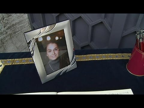 شاهد ايطاليا تشيّع جثمان فاليري ضحية اعتداءات باريس بحضور رئيس الوزراء