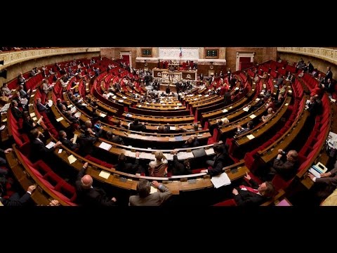 النواب الفرنسيون يوافقون بأغلبية على تمديد الضربات ضد داعش