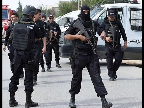 فيديو تونس تبحث عن 3 متشددين لصلتهم بالهجوم على الحافلة الرئاسية