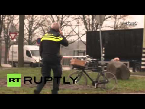 مجهولون يلقون رؤوس خنازير في مركز إيواء للاجئين