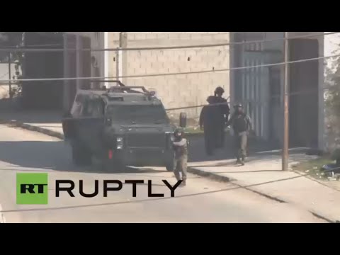 شاهد اشتباكات بين الشباب الفلسطينيين والجيش الإسرائيلي