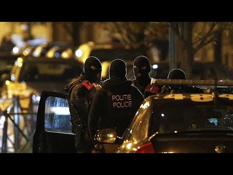 شاهد توقيف شخصين في بروكسل للاشتباه بتخطيطهما لاعتداءات متطرفة