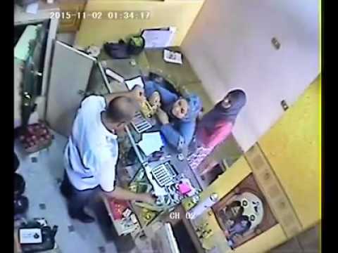 لحظة سرقة محل ذهب