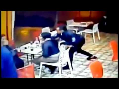 فيديو حرامي يختطف هاتف فتاة في مطعم