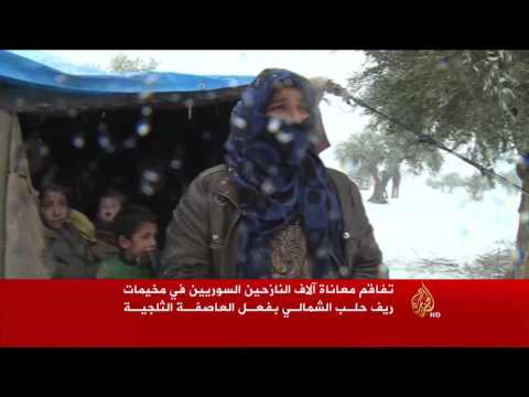 بالفيديو نازحو ريف حلب يعانون بسبب العاصفة الثلجية