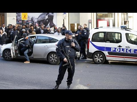 شاهد هوية مهاجم شرطة في باريس ما تزال غير معروفة