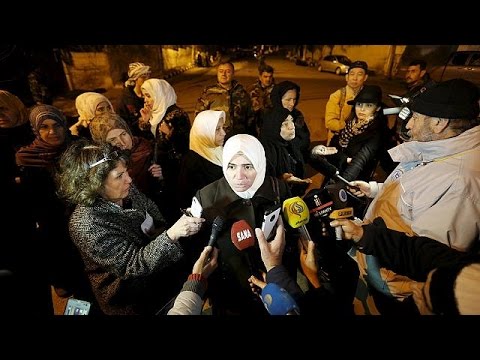 شاهد وصول المساعدات الإنسانية إلى البلدات المتضررة من الحصار
