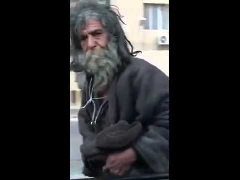 بالفيديو متسول يهاجم مواطنًا سعوديًّا حاول تصويره
