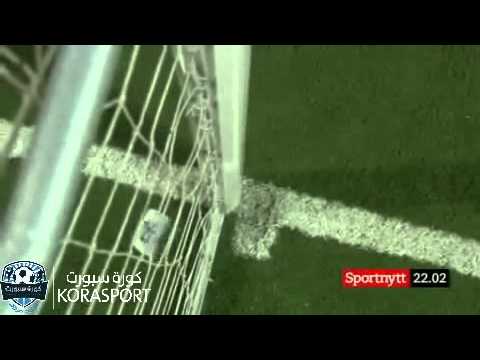 حارس في الدوري الدنمركي يقوم بتصغير مرماه
