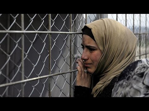 اليونان تحذِّر من ارتفاع عدد اللاجئين العالقين لديها