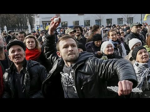شاهد اعتداء على سفارة روسيا في كْيِيف