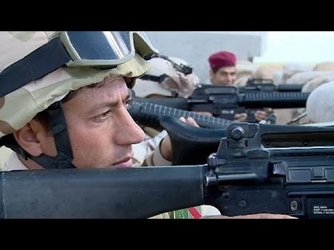 وزير الدفاع العراقي يزور معسكر مخمور