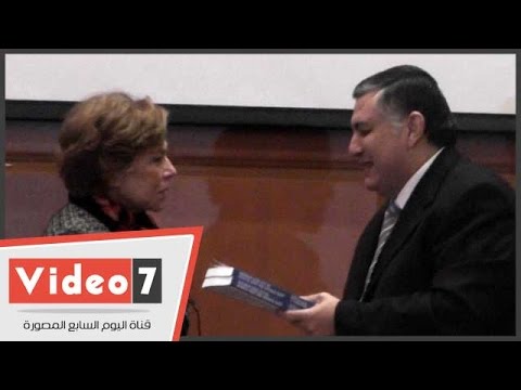 القومي للبحوث يهدي التلاوي درع المركز