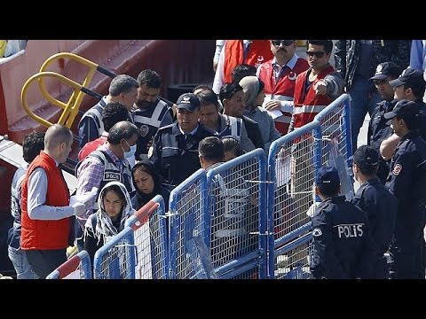 شاهد اردوغان ينتقد سياسة مقدونيا واليونان والمجر تجاه اللاجئين